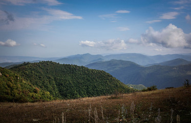 пейзаж с горами и облаками