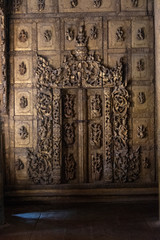 Antiguo Monasterio de Shwe Nan Daw Kyaung, de madera de teca dorada. Mandalay, Myanmar