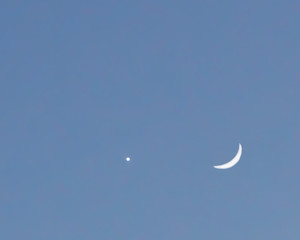 Obraz na płótnie Canvas Crescent Moon and Venus
