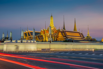 Fototapeta premium Grand palace or Wat phra keaw at bangkok Thailand , Grand palace and Wat Phra Keaw at sunset Bangkok, Thailand. Beautiful Landmark of Thailand.