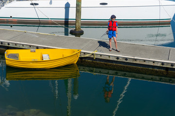 Obraz premium Small boy of marina pier fishing