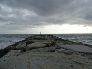 mare molto mosso a cogoleto liguria 