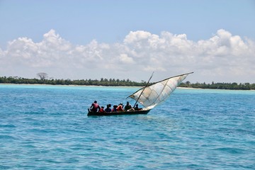 Obraz premium Fishing boat in the middle of sea 