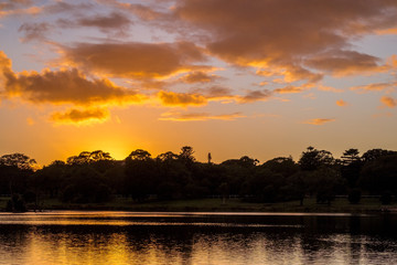 Obraz na płótnie Canvas sunrise over a lake