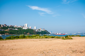 Obraz premium Summer landscape with city in background