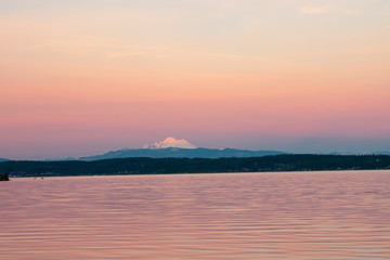 Fototapeta premium Sunset on Mount Baker, Washington