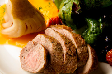 утка с грушей под соусом с хурмой