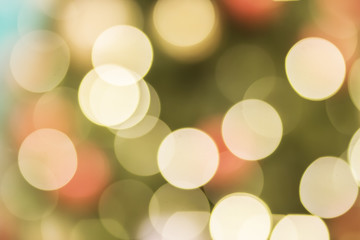 Obraz premium Defocused Christmas Orange bokeh white color lights blur city background in party night light decoration in soft for greeting card backdrop with glitter sparkle blurred circles.