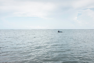 Obraz premium sailor boating in the sea in rainy day, caravel in the middle of ocean