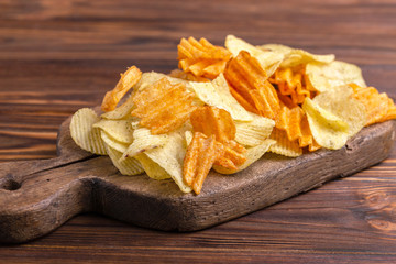 Variation of crispy and corrugated potato chips