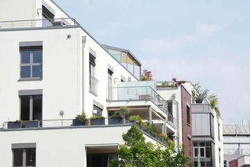 Wohnhaus, Modernes Wohngebäude, Mehrfamilenhaus,