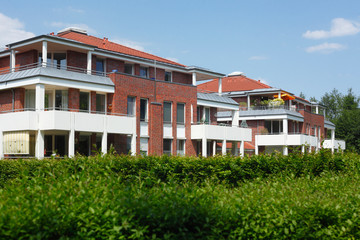 Wohnhaus, Modernes Wohngebäude, Mehrfamilenhaus,