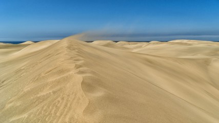 Dünen von Maspalomas mit Sandverwehung
