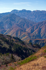 Naklejka premium 紅葉の三方岩岳から望む白山