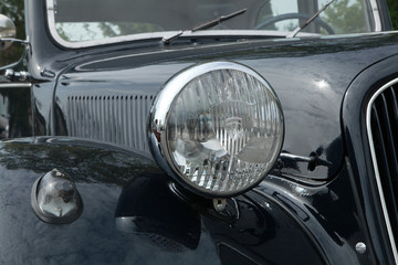 Phare avant de voiture de collection