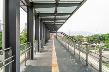 Crossing pedestrian bridge