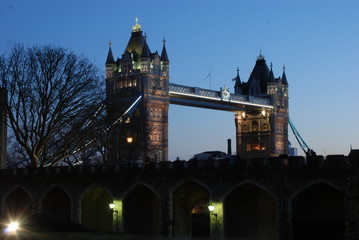 Fototapeta na wymiar The iconic Tower Bridge at dusk near the Tower of London, UK