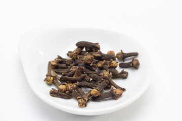 Especia clavos secos