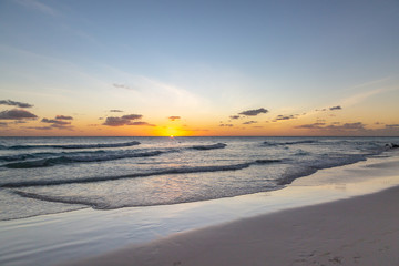 Fototapeta na wymiar Sunset over the Ocean, in Barbados