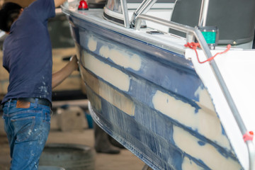 Aluminum boat painting procedure at service center