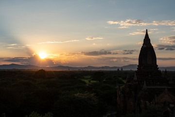 Obraz premium Parque arqueolàogico de los antiguos templos y pagodas de Bagan. Myanmar
