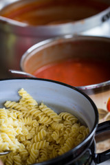 Nudeln mit Tomatensoße