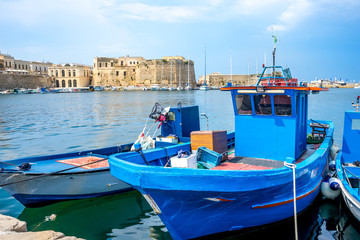 Fototapeta na wymiar Port de pêche de Gallipoli, Salento