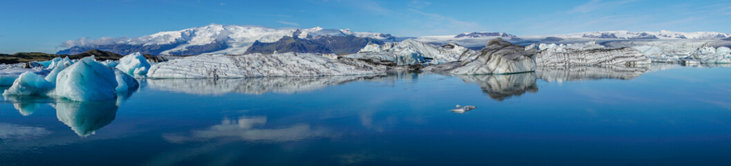 Naklejka na ściany i meble Glacial icebergs in Iceland