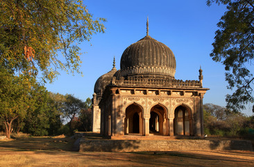 Fototapeta na wymiar Historic Quli Qutb Shahi tombs