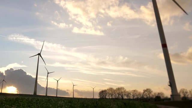 wind turbine rotating tilt shift