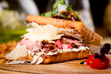 Parmesan rozbif sandwich and onion marmalade