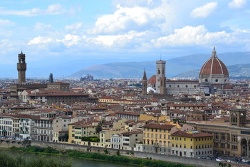 Fototapeta na wymiar Buildings and streets of Florence