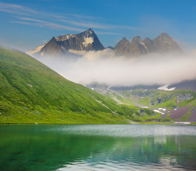 Naklejka premium emerald lake among a mountain valley