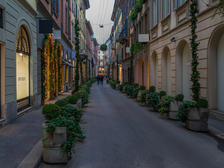 Fototapeta na wymiar Walking in Milan at Christmas