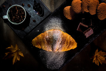 desayuno cafe croissant chocolate galletas