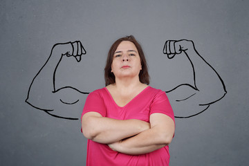 femme forte avec muscles dessinés 