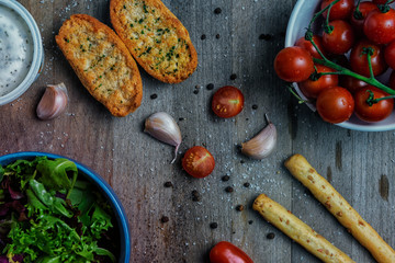 Panecillos tomate cherry ajo pimienta