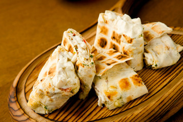 grilled pita with cheese