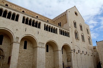 Bari, chiesa di San Nicola; il fianco meridionale