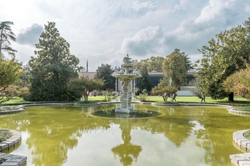 Fototapeta na wymiar dolmabahce palace fountain.