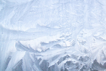 Obraz premium Frosty patterns on a frozen ice box in the early morning