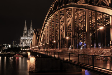 Köln - Dom - Hohenzollernbrücke