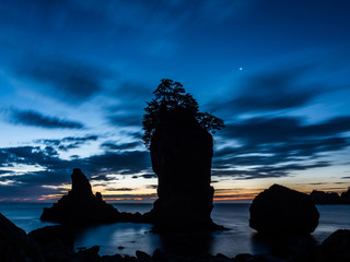 夜明け前の三王岩