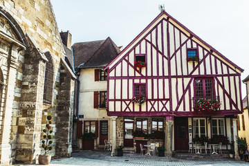 Maison atypique du village de Nolay, Bourgogne, France