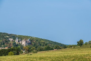 Vue sur le chateau de la Rochepot, Bourgogne, France