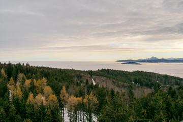 Blick vom Aussichtsturm Lichtenberg bei Attersee in Oberösterreich