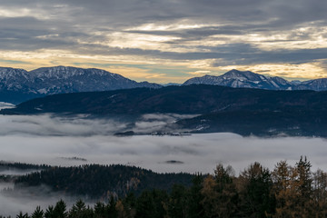Blick vom Aussichtsturm Lichtenberg bei Attersee in Oberösterreich