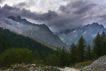 Fototapeta na wymiar Fantastic views of the Alpine mountains on the territories of Itila and Switzerland on a tourist route around Mont Blanc