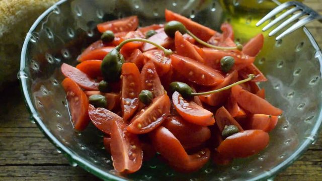 Insalata di pomodori e capperi ft8112 Solanum lycopersicum Salad video Ensalada