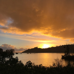 Obraz premium Beautiful sunset at Lake Murray in San Diego California